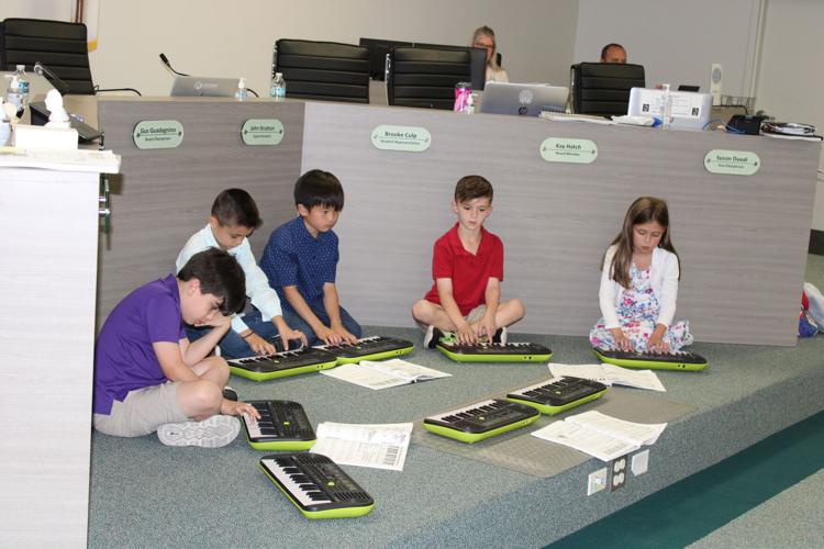 Chocachatti Elementary School students at school board meeting